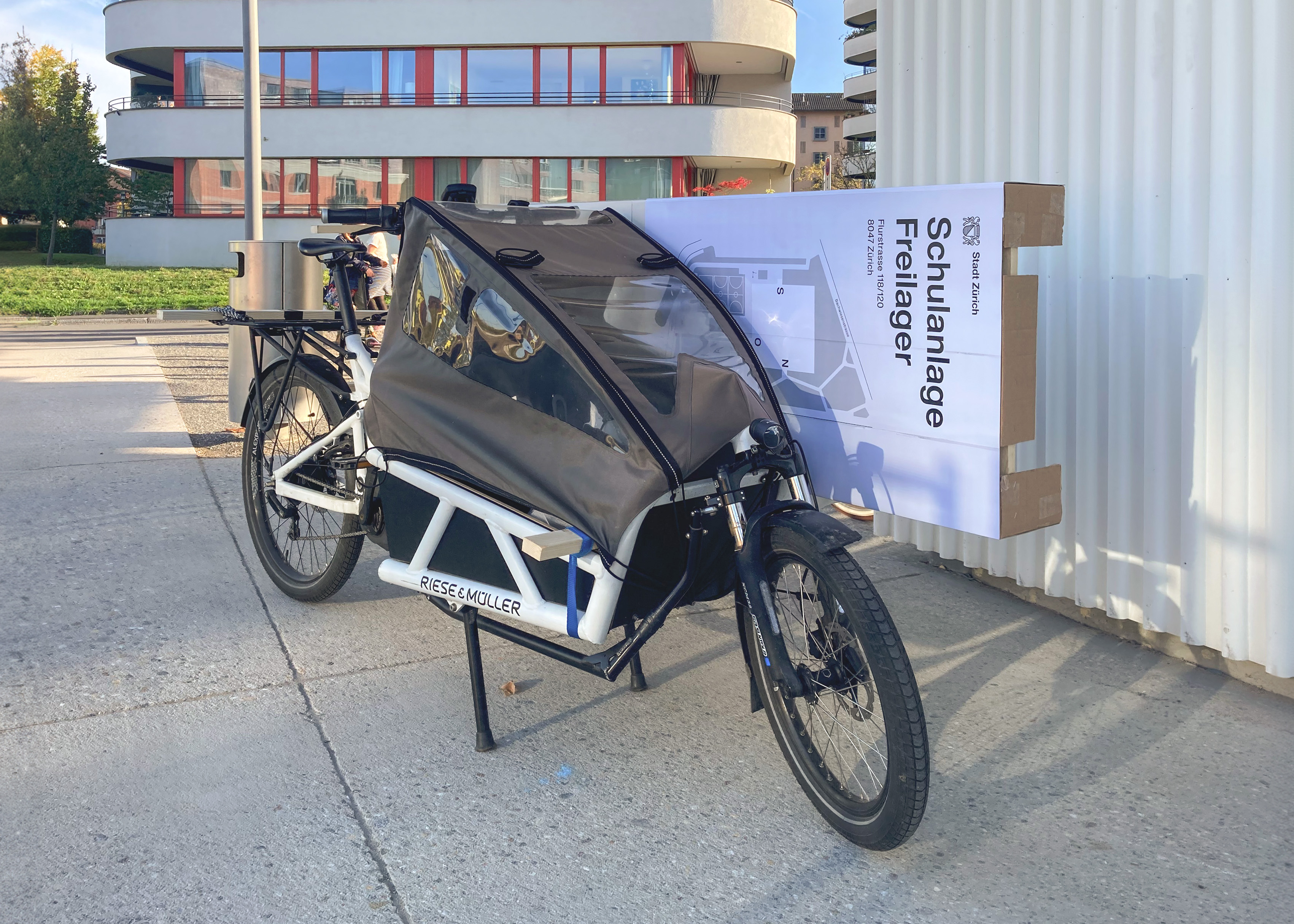 Stele Schulanlage Freilager Zürich