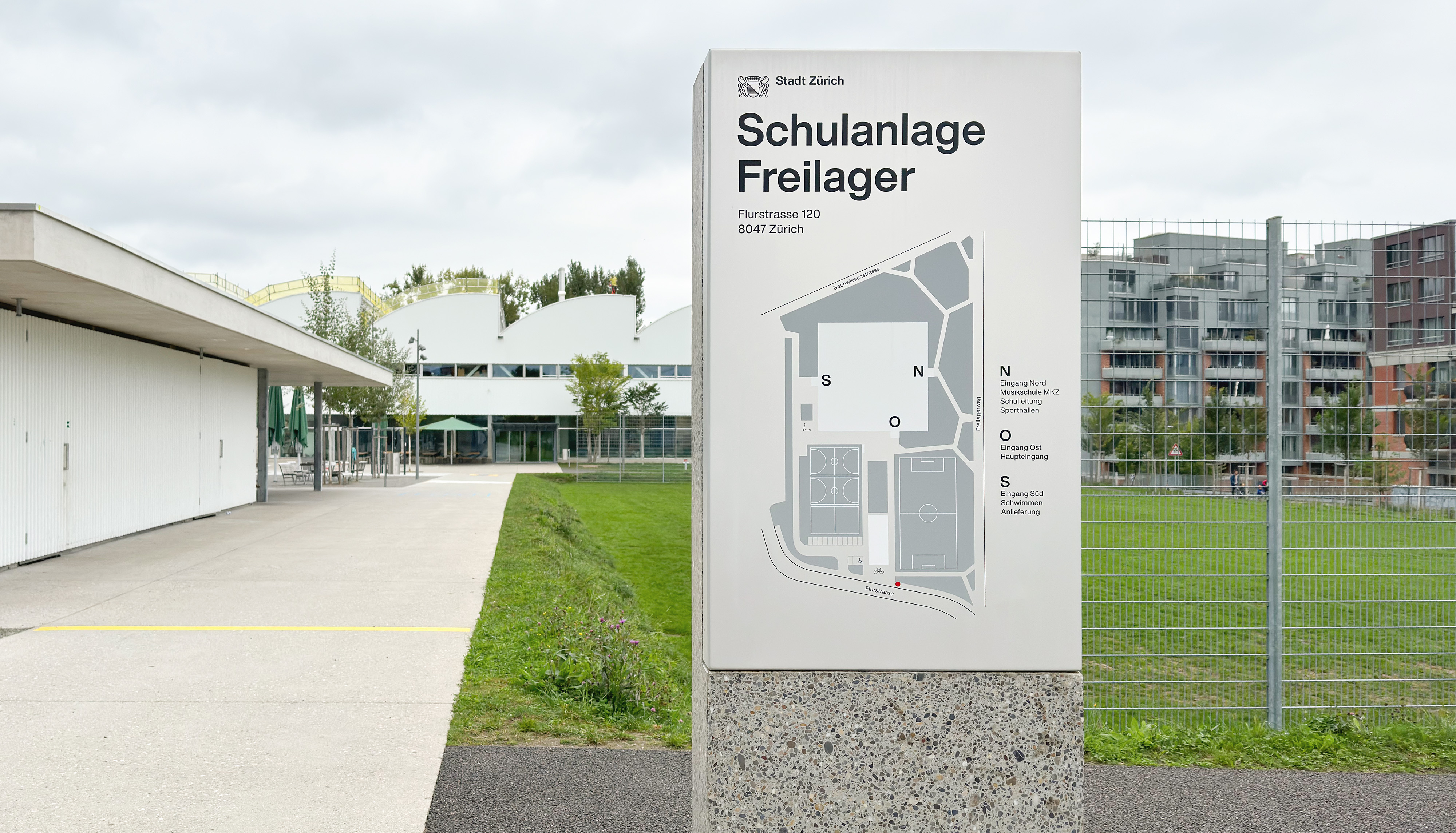 Stele Schulanlage Freilager Zürich