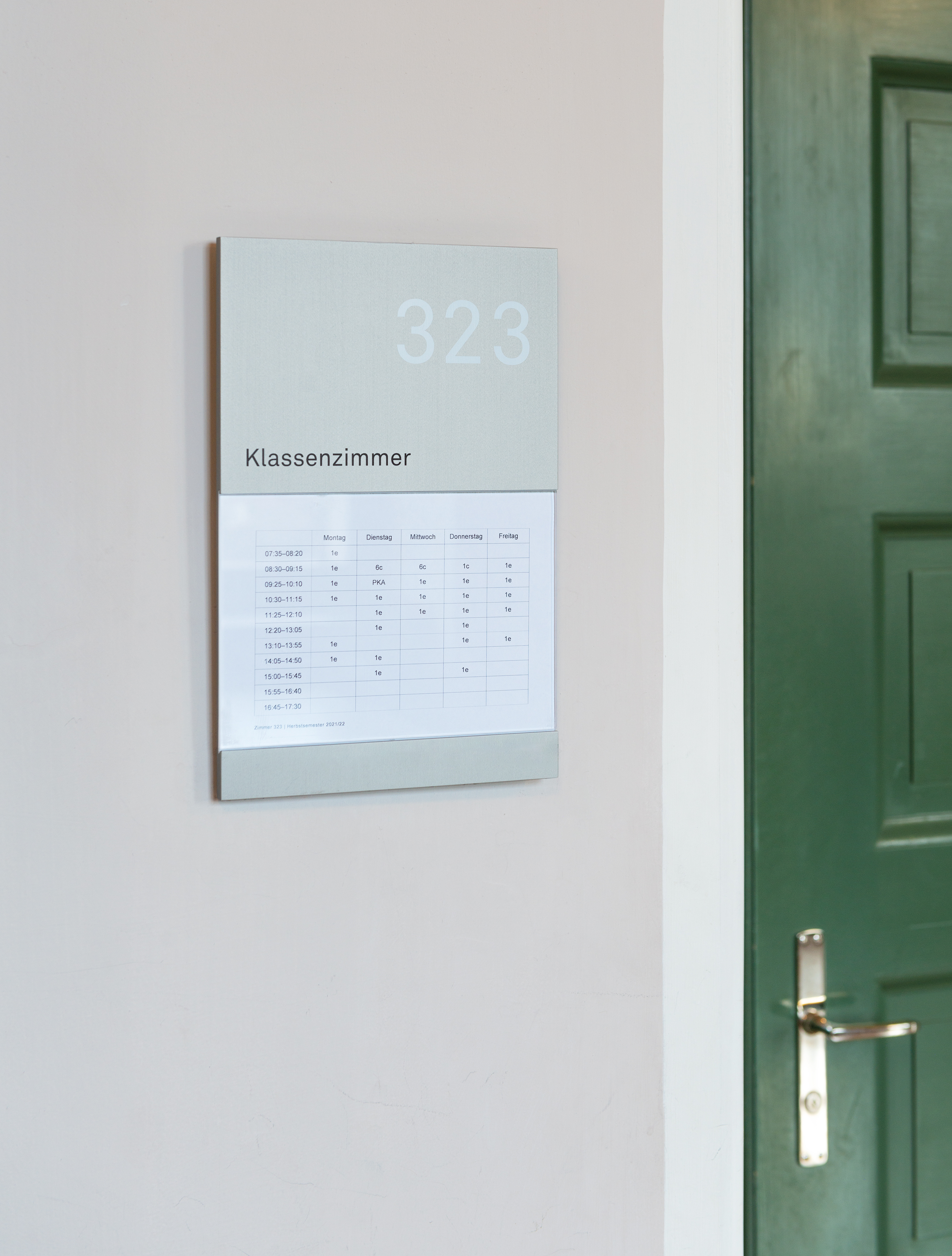 Kantonsschule Hohe Promenade Raumschild mit Stundenplan