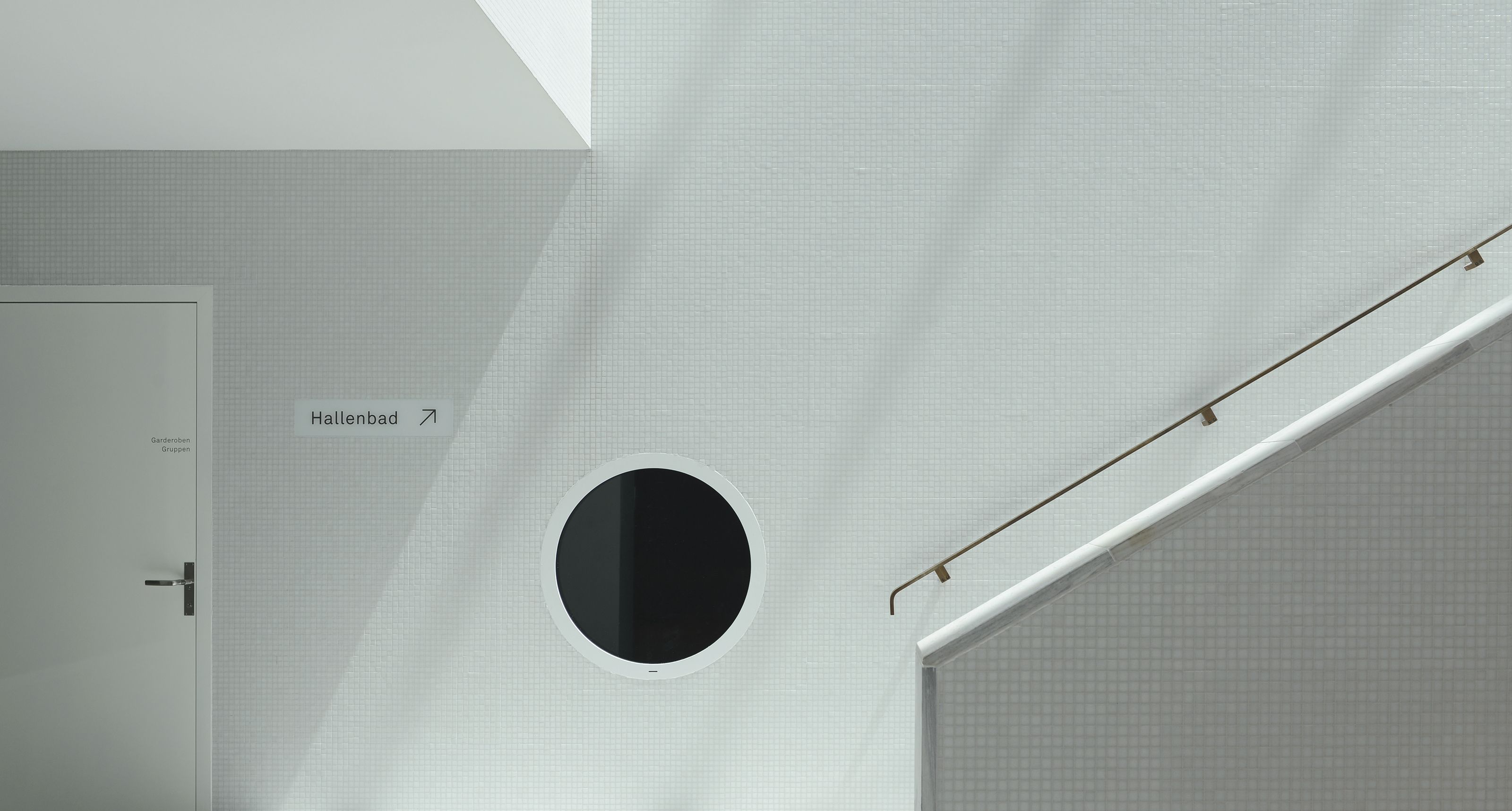 Ovaverva St. Moritz Treppe zum Hallenbad